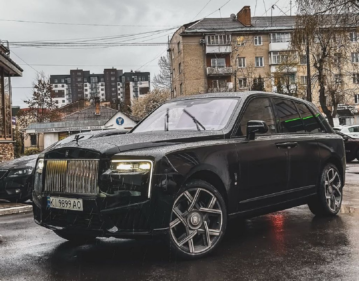 Rolls-Royce Cullinan нового покоління вже на дорогах України (фото)